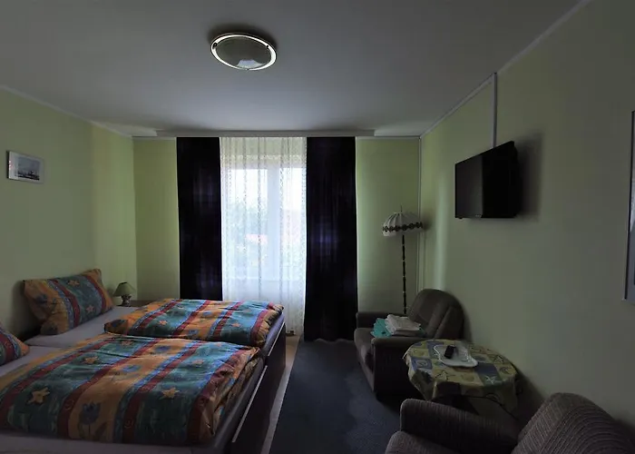 ホームステイ Residenz Saturn ウェバ